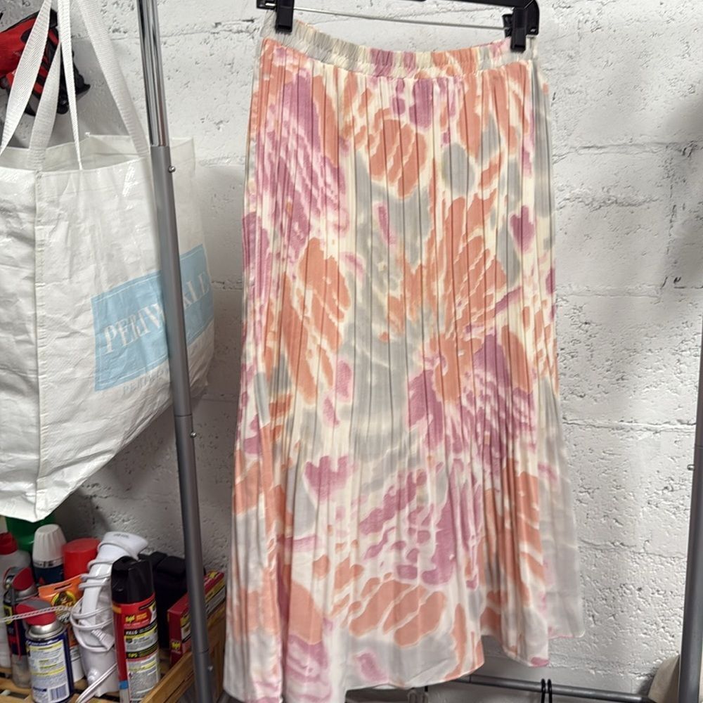 She + Sky Pink and White Floral Pleated Maxi Skirt - Size Medium LIKE NEW